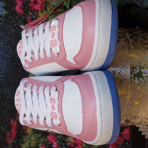 Womens Hello Kitty Casual Court Sneakers - Picture 5 of 10